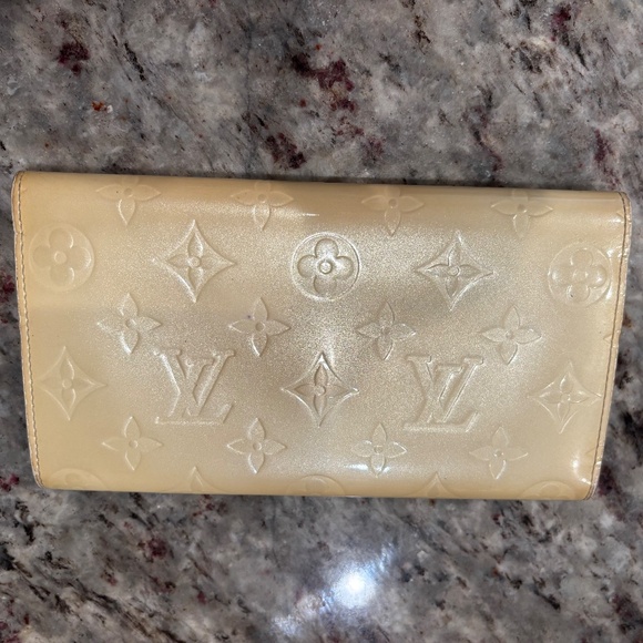 Louis Vuitton Vernis Wallet - Picture 2 of 3